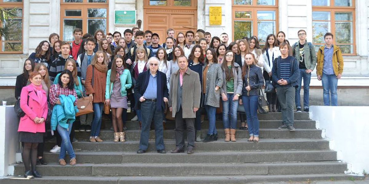 Întâlnirea elevilor Licelului "Spiru Haret" cu scriitorul Norman Manea