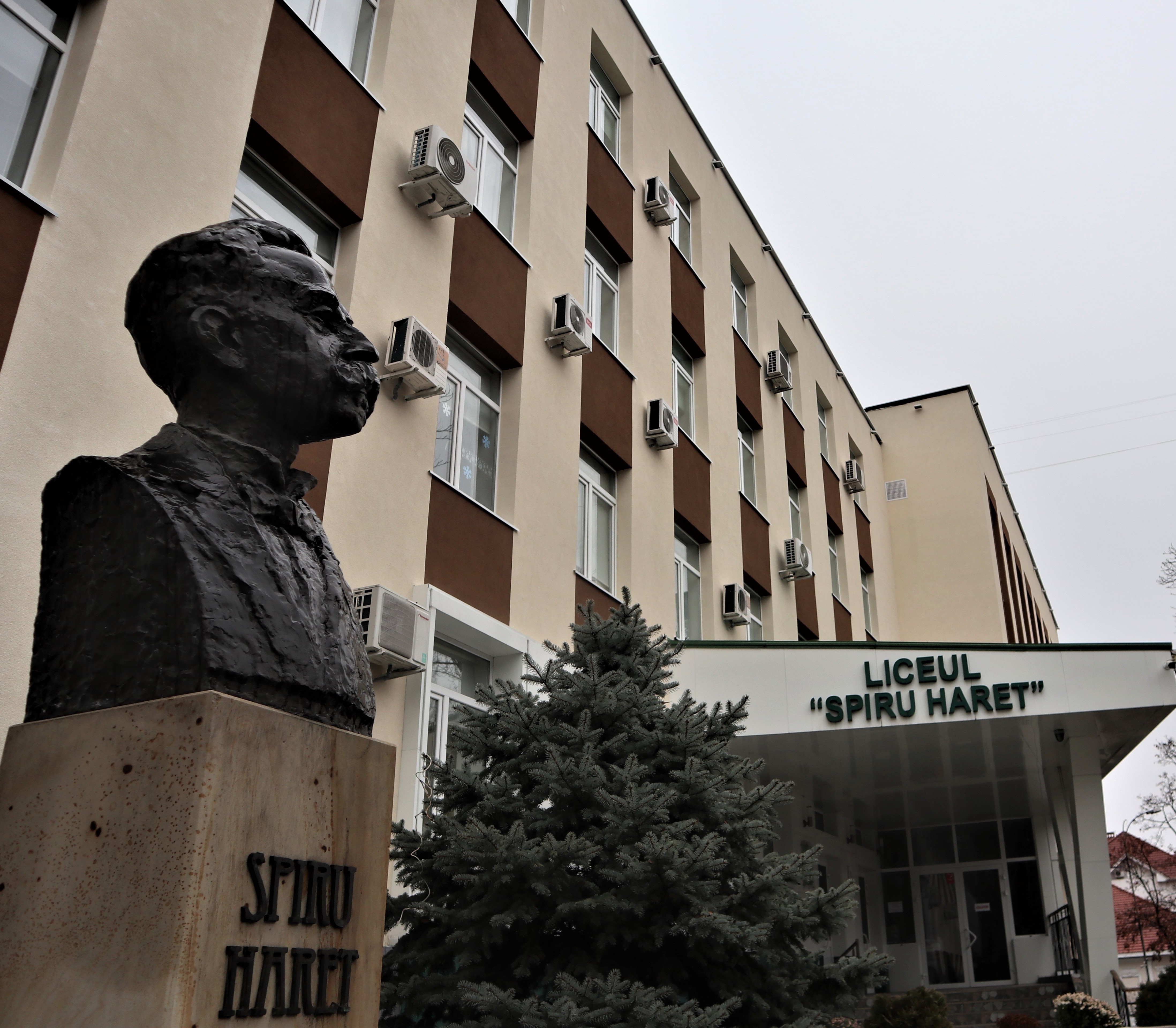 INSTITUȚIA PUBLICĂ LICEUL TEORETIC "SPRU HARET" DUPĂ RENOVARE